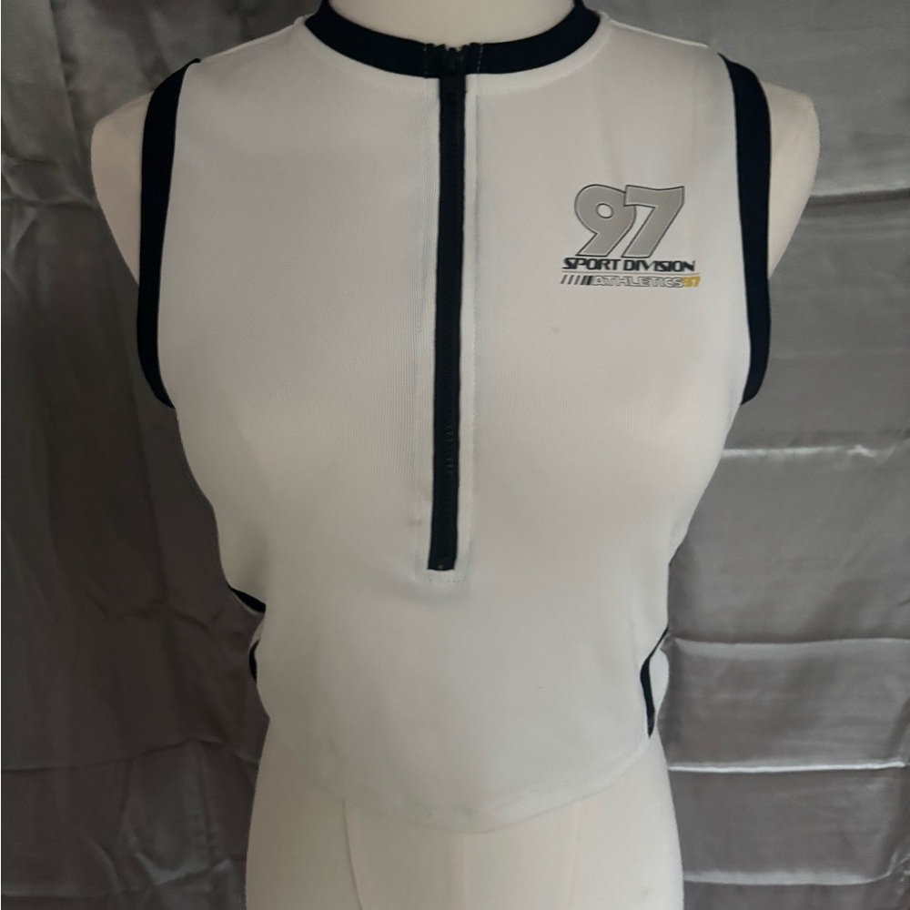 White and Black Zip-Up Crop Top sexy sporty cleavage look - Picture 2 of 6